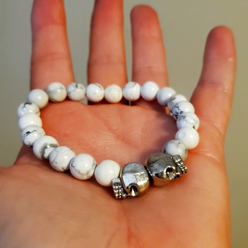 New Double Skull Howlite Round Ball Stretchy Unisex Bracelet.